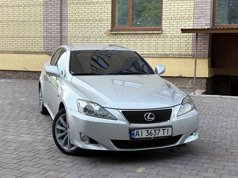 Продам Lexus IS220d