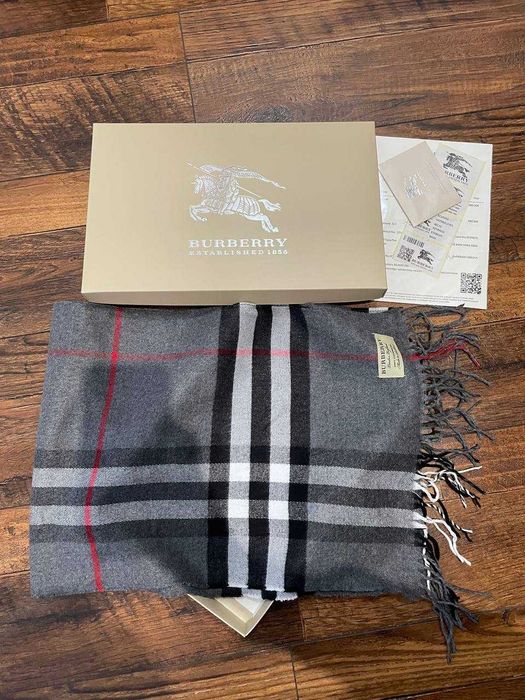 Шарф Burberry сірий