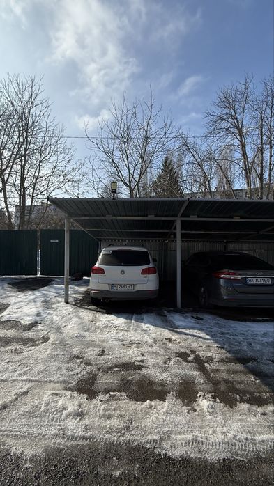 Місце під навісом /гараж/стоянка на молодіжному по Володимира Великого