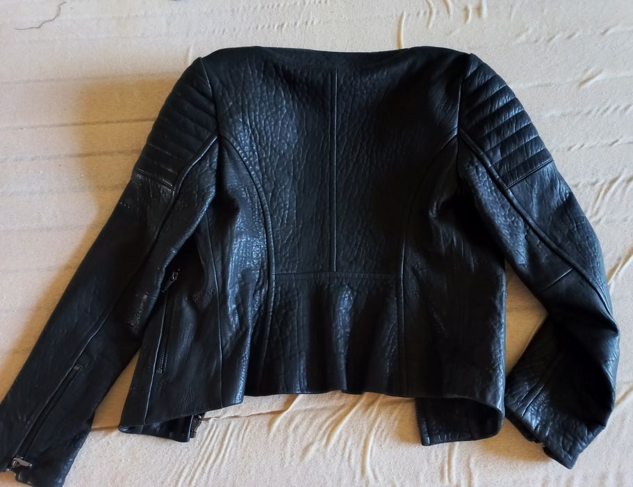 Женская кожаная куртка Weekend Max Mara, чёрного цвета косуха, оригина