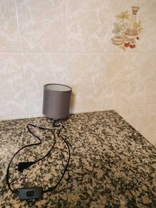 Candeeiro de mesa cinzento – muito bom estado