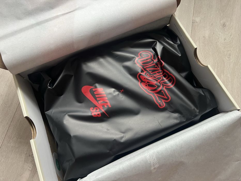 Nike SB Dunk Low Wizard of Oz Poppy Field