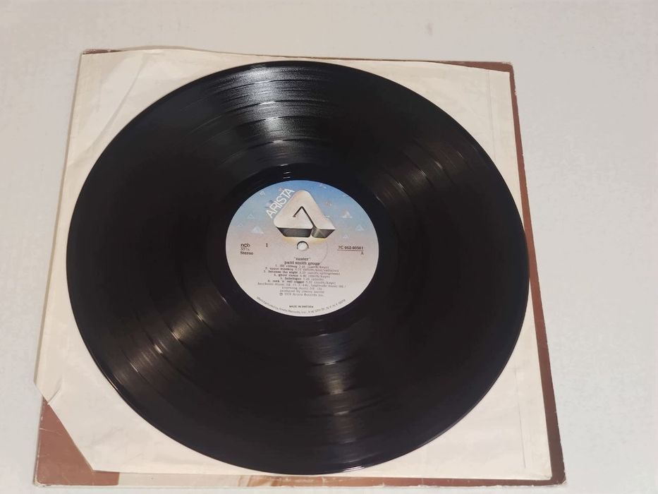Patti Smith Group – Easter. Arista. VG+