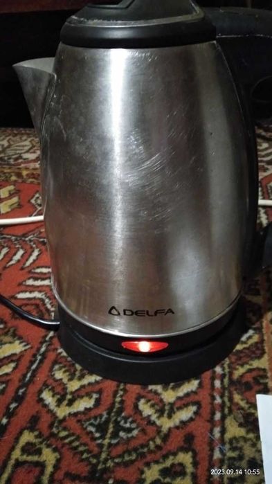 Продам срочно   электрический чайник  DELFA