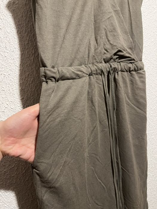 Długi wiązany kombinezon