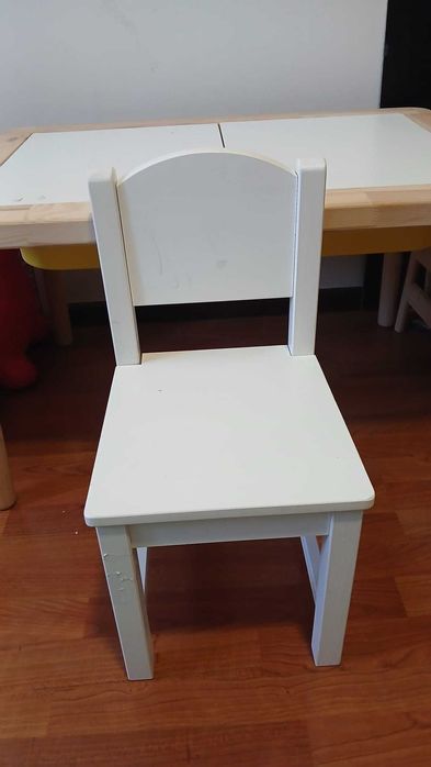 Kit Infantil IKEA FLISAT (Mesa + Cadeira + Expositor Livros + Candeeiro Foguete)