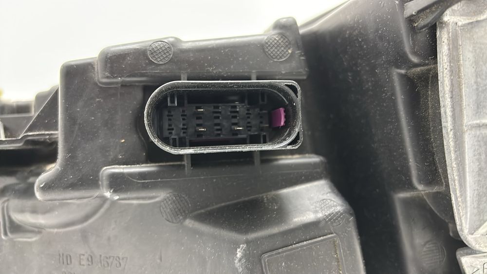 Фара права Volvo XC40 2018-2022 USA