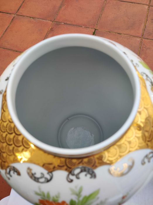 Pote com tampa em porcelana Artibus Portugal