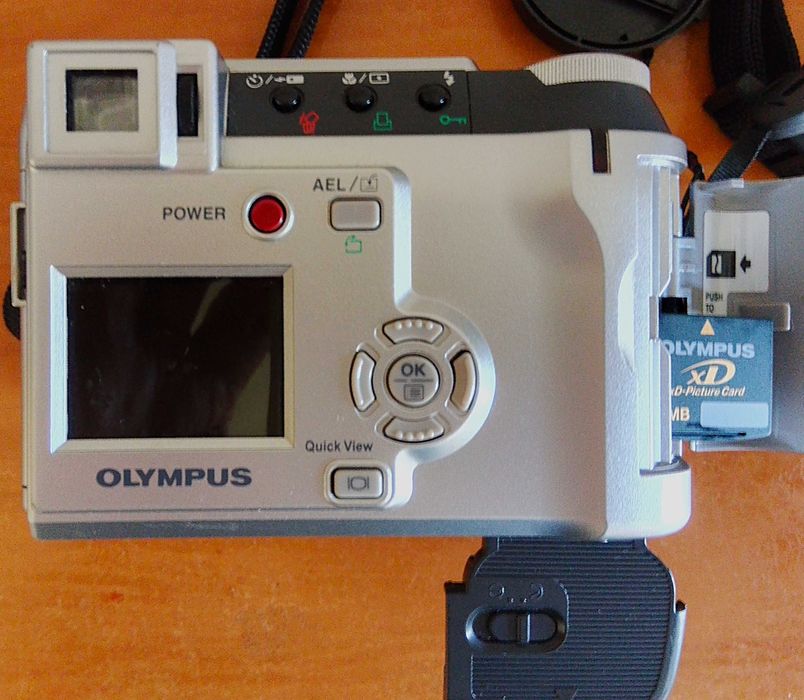 Máquina fotográfica digital Olympus Camedia C-730 Ultra Zoom