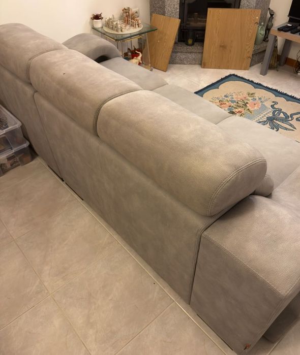 Sofa com 3 lugares e 2 puffs