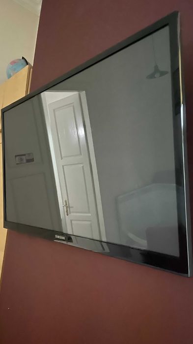 Великий телевізор Samsung у хорошому стані