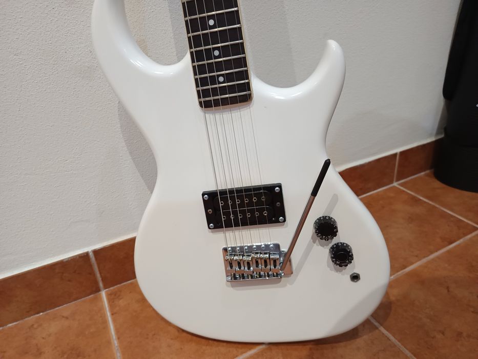 Guitarra elétrica MAISON