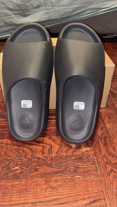 YEEZY slide onyx