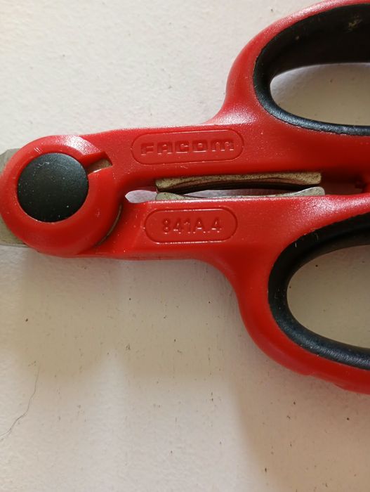 Tesoura de eletricista Facom