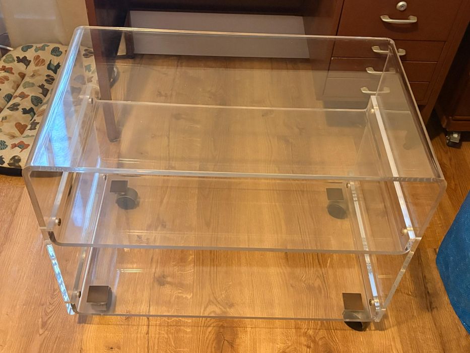 Mesa, porta-vistas em acrílico