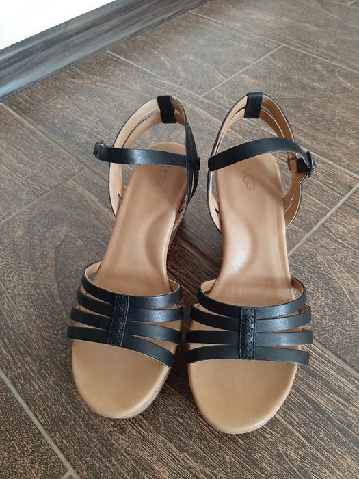 Босоніжки UGG 38 розмір
