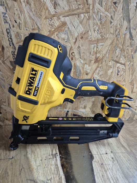 Gwoździarka sztyfciarka ładowarka dewalt DCD660 DCB105
