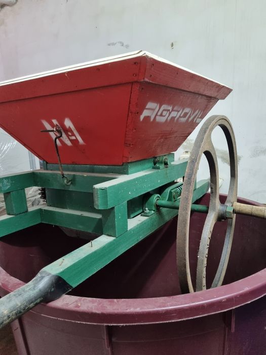 Esmagador de uvas manual