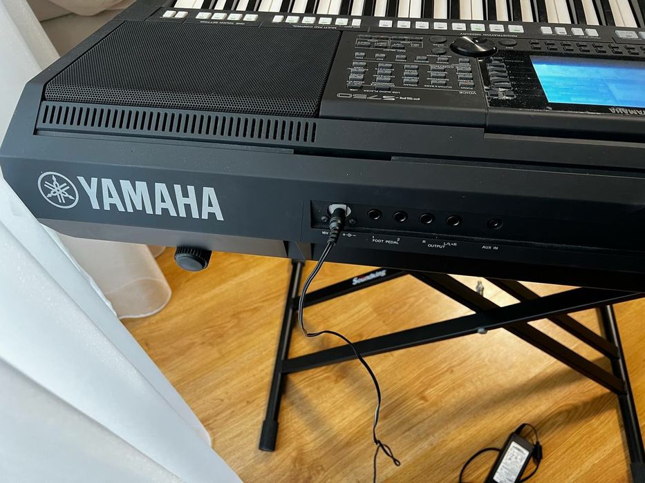 Синтезатор Yamaha PSR-S750