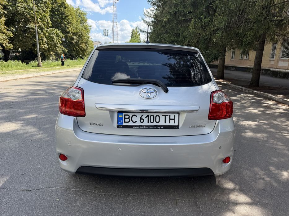 Тоyota Auris 2010 рік