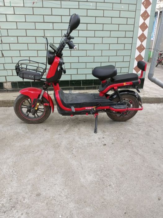 Електроскутер Forte CR 800