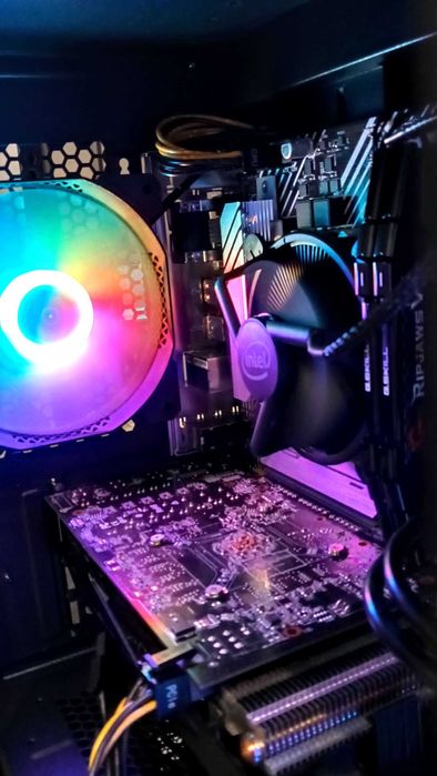 Pc gamer i3 10105F | RX VEGA 56 8GB SPECIAL EDITION | 16GB RAM