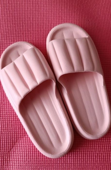 Тапки чоловічі, жіночі