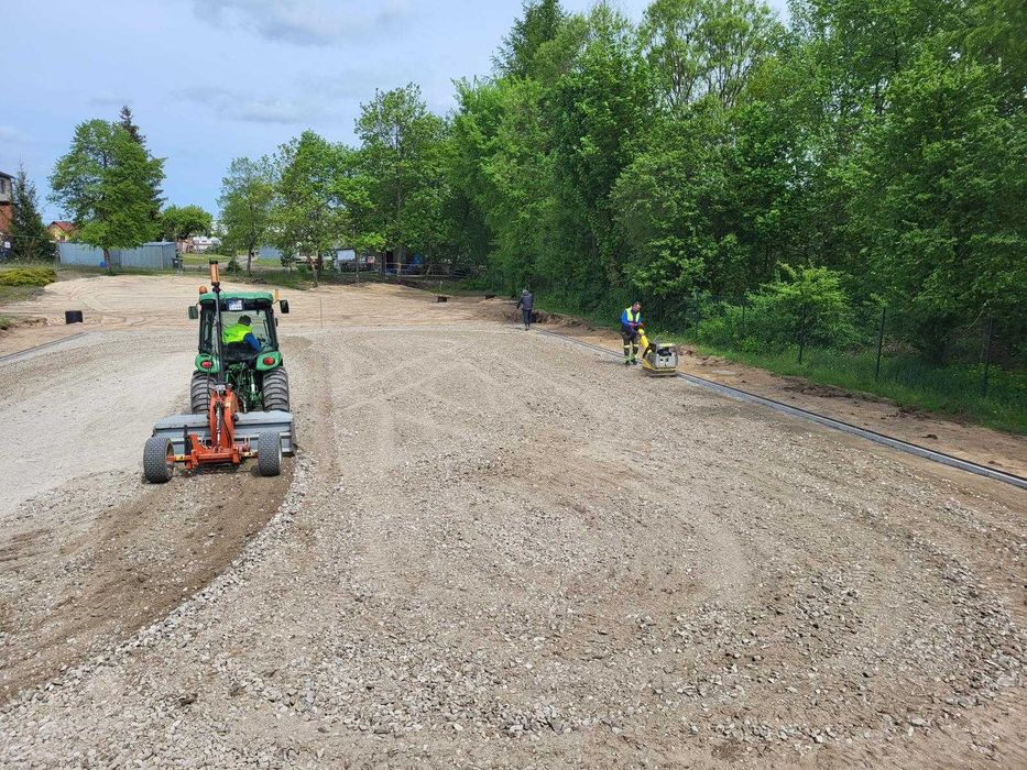 Wynajem Równiarki z Systemem Laserowym / Precyzyjne Równanie Terenu