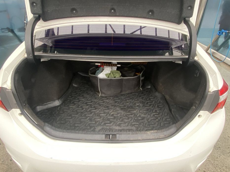 TOYOTA Corolla седан-В