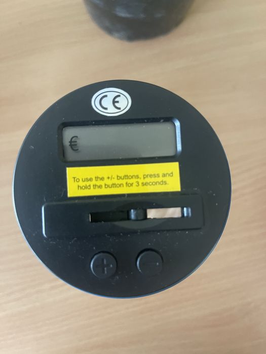 Продам цікаву копілку з електронним дисплеєм.