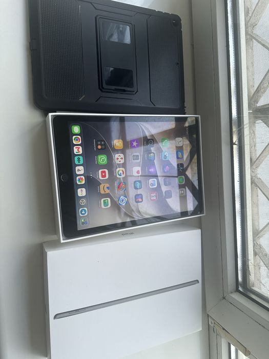 Планшет Apple Ipad 9 64 gb + чехол