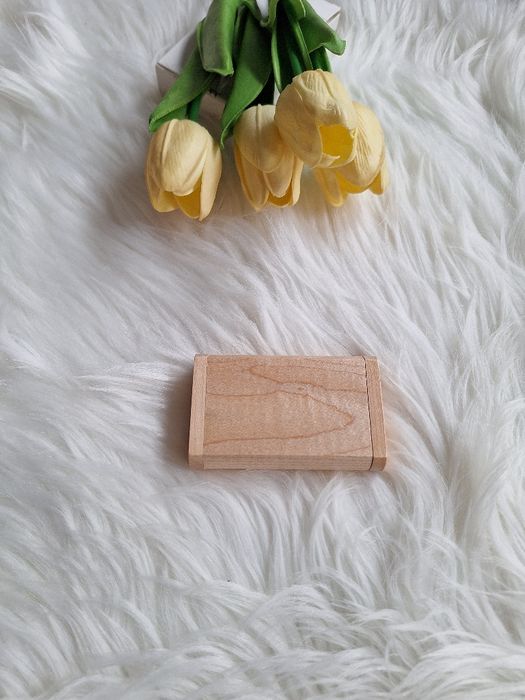Pudełko z drewna klonowego z pendrive  64GB