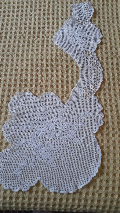 Renda manual aplicar em lençol cor branco com 2m