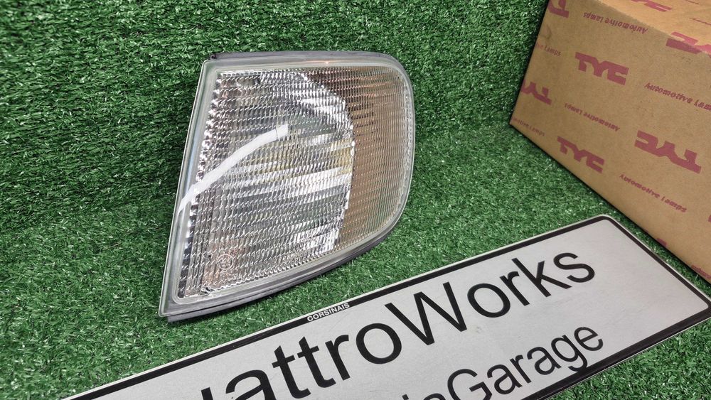 Pisca Farolim Frente Esquerdo Branco TYC Audi A6 C4 1994 a 1998 Ref. 4A0953049D - Novo