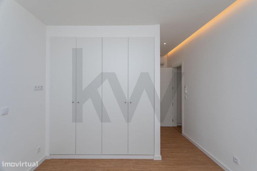 Charmosa Moradia T5 com Jardim Totalmente Remodelada -  Sassoeiros, Ca