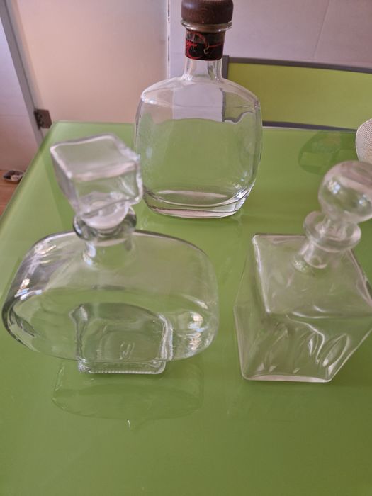 Frascos de licor antigos.