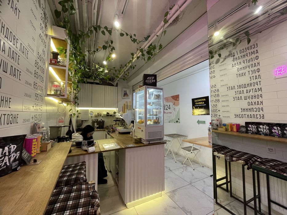 Терміново! КАВ'ЯРНЯ - 4 роки, фасадний вхід