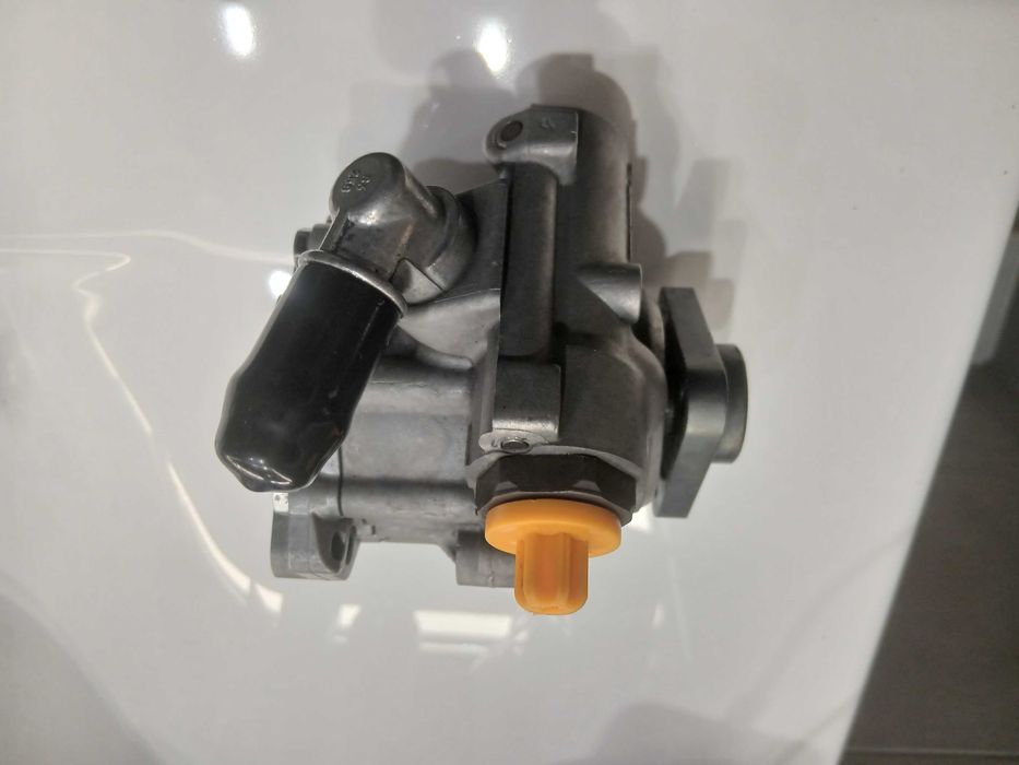 Vendo bomba de direcao audi a4 b6