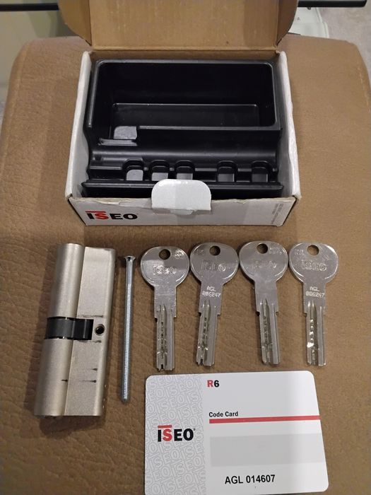 Cilindro ISEO R6 40x45 mm - 4 chaves + cartão - usado