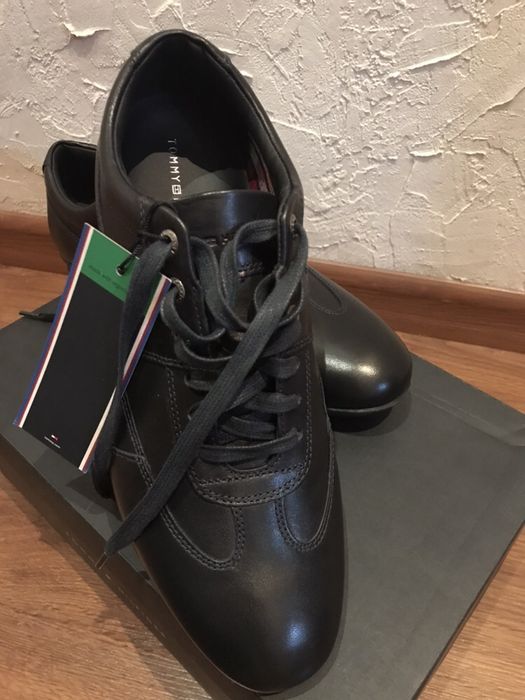 Полуботинки Tommy Hilfiger (кроссовки) оригинальные кожаные.