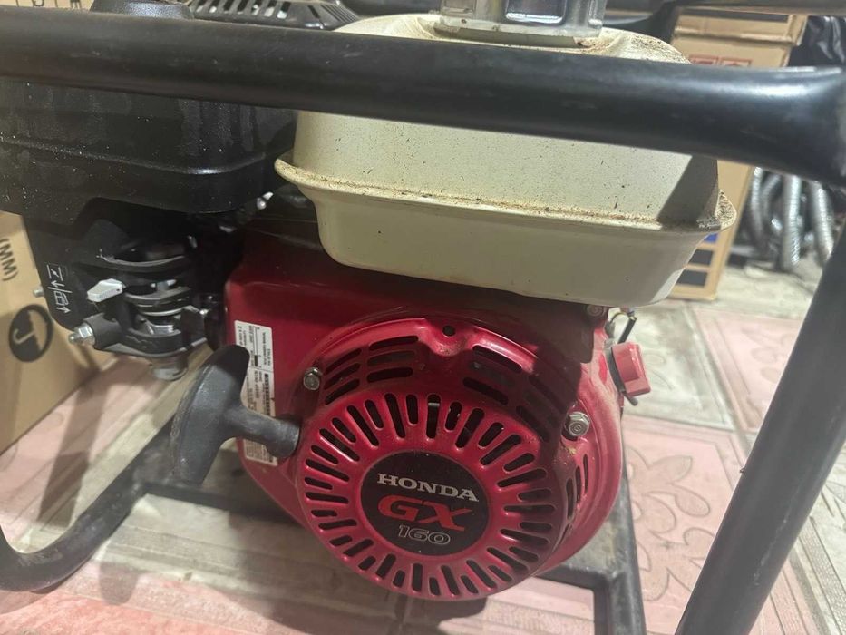 Бензиновый генератор оригинальная японская Honda 3кВт.