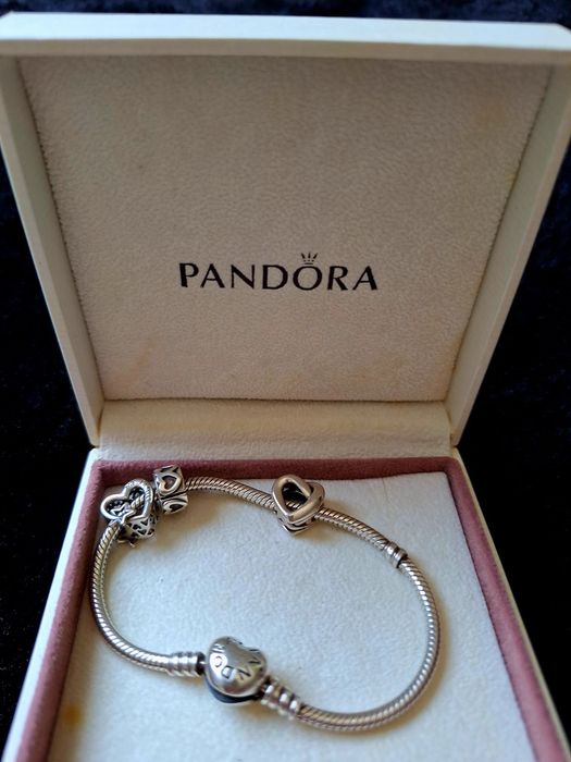 Pulseira Pandora Genuína, acompanhada de Caixa Original.