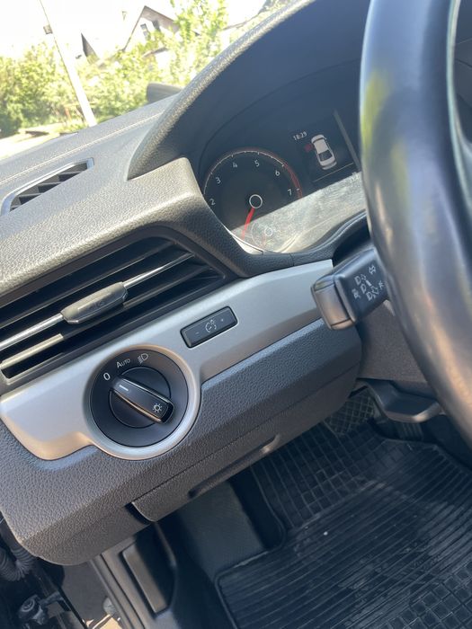 VW passat 2020року