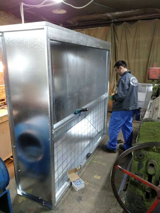 Фарбувальний стенд для меблевих фасадів із припливною вентиляцією