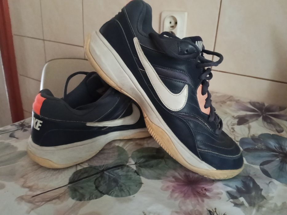 Obuwie męskie sportowe. NIKE. Rozmiar 42,5.