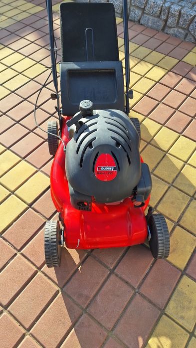 Газонокосарка  бензинова.