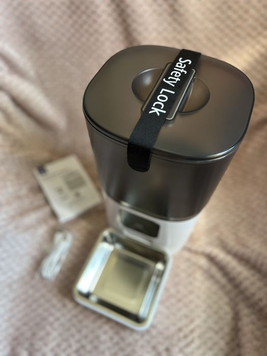 Розумна годівничка для котів та собак Papifeed smart