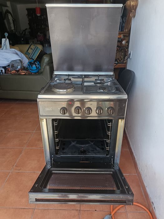 Fogão a gás e elétrico