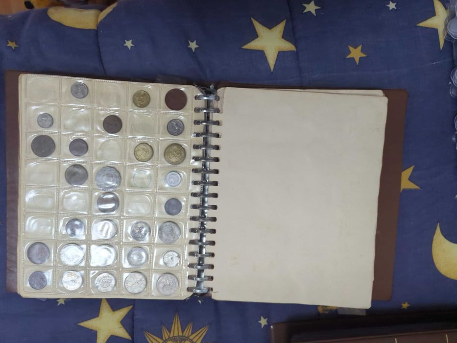 Colecção de 385 moedas