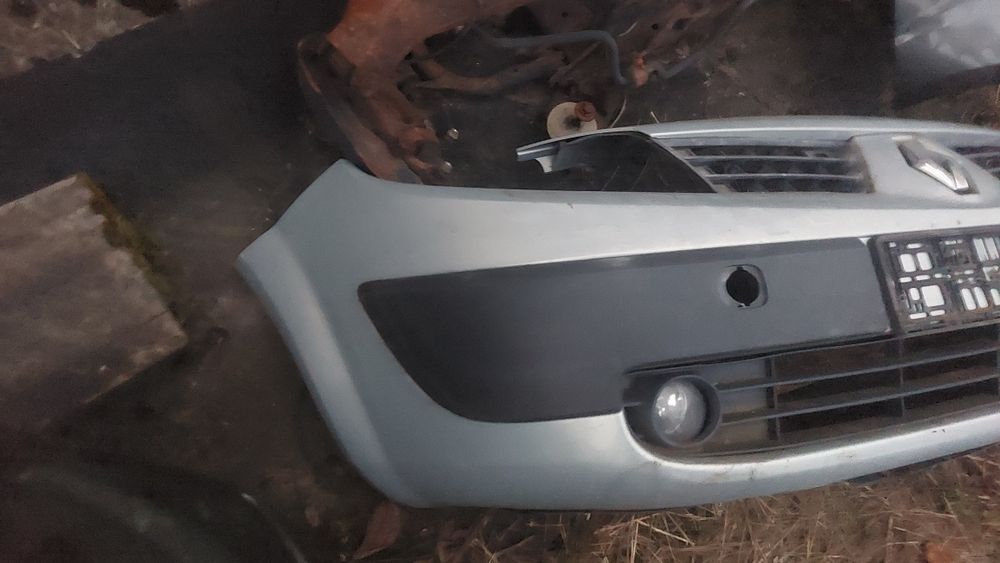 Renault Scenic II 03-06 бампер передний решетка туманка заглушка